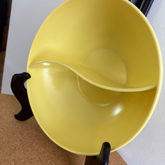 Pair of Vintage Mid-Century Marcrest Melmac Divided Bowls - Yellow & Pink - Picture 14 of 15